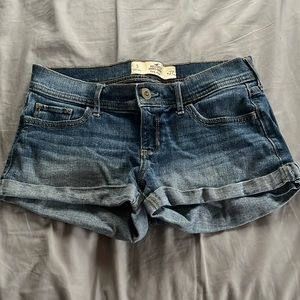 Hollister Low-Rise Short-Shorts
